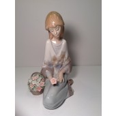 LLADRO FLOWER SONG NUMBER 7607